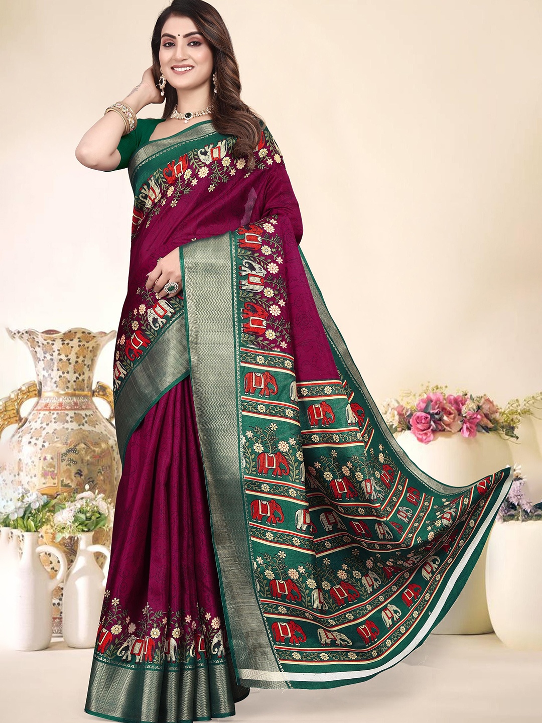 

MAGNEITTA Floral Zari Silk Blend Saree, Maroon