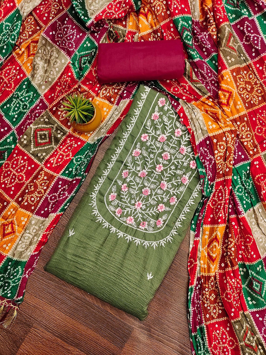

HERE&NOW Floral Embroidered Unstitched Dress Material, Green