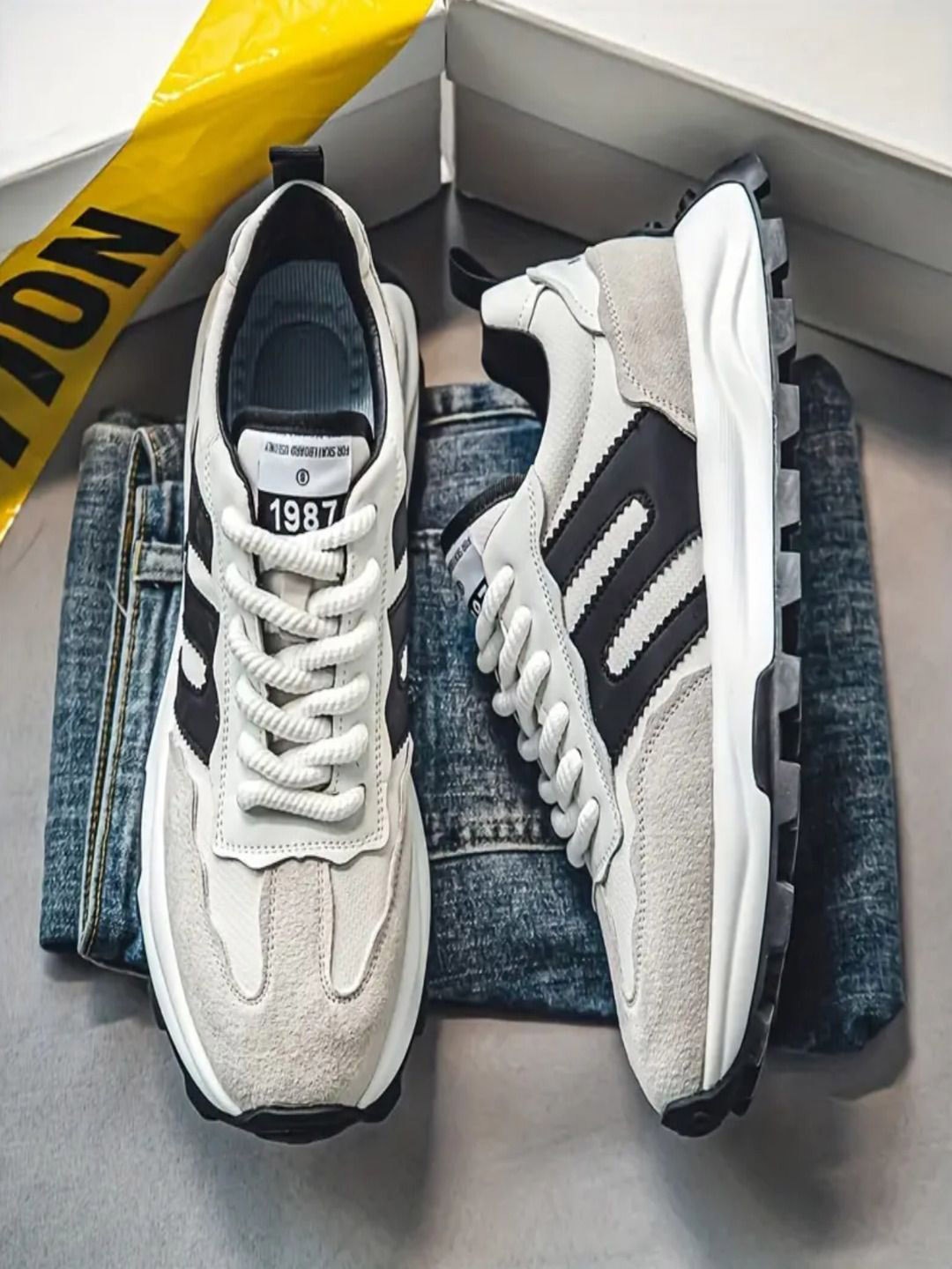 

LABBIN Men Colourblocked Lace-Ups Sneakers, White