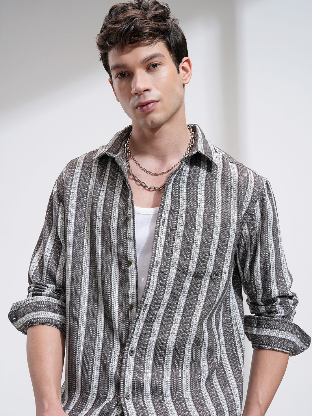 

HIGHLANDER Men Relaxed Fit Spread Collar Vertical Striped Casual Shirt, Grey