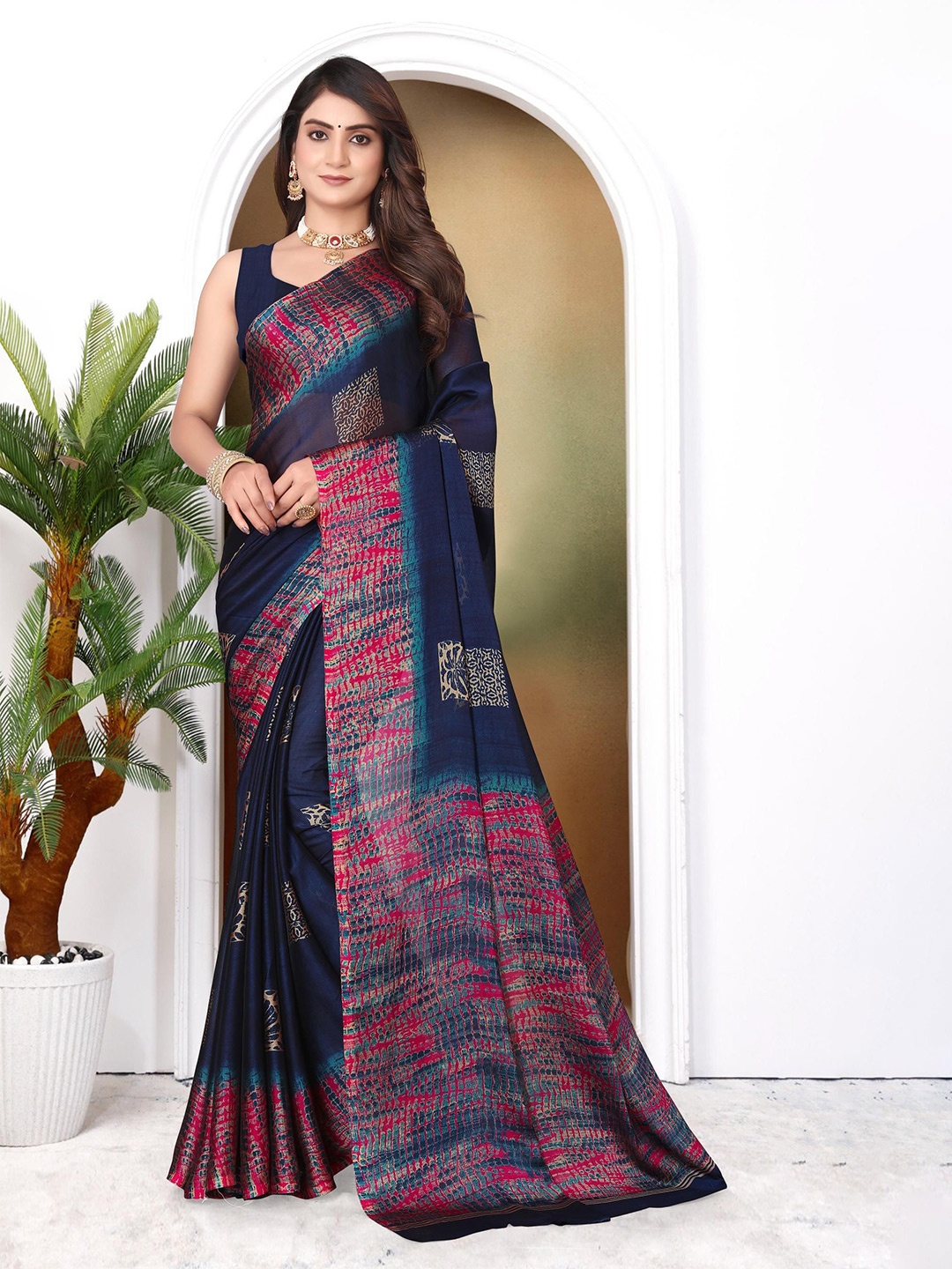 

SUPERLAXMI Printed Pure Chiffon Saree, Navy blue