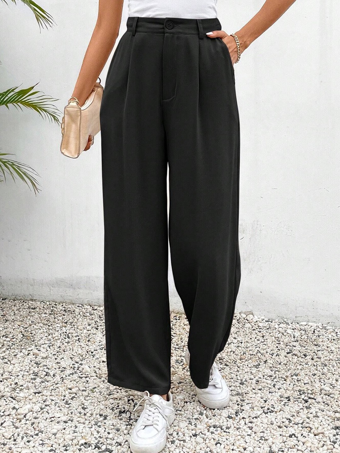 

FNOCKS Women Classic Skinny Fit High-Rise Pleated Trousers, Black