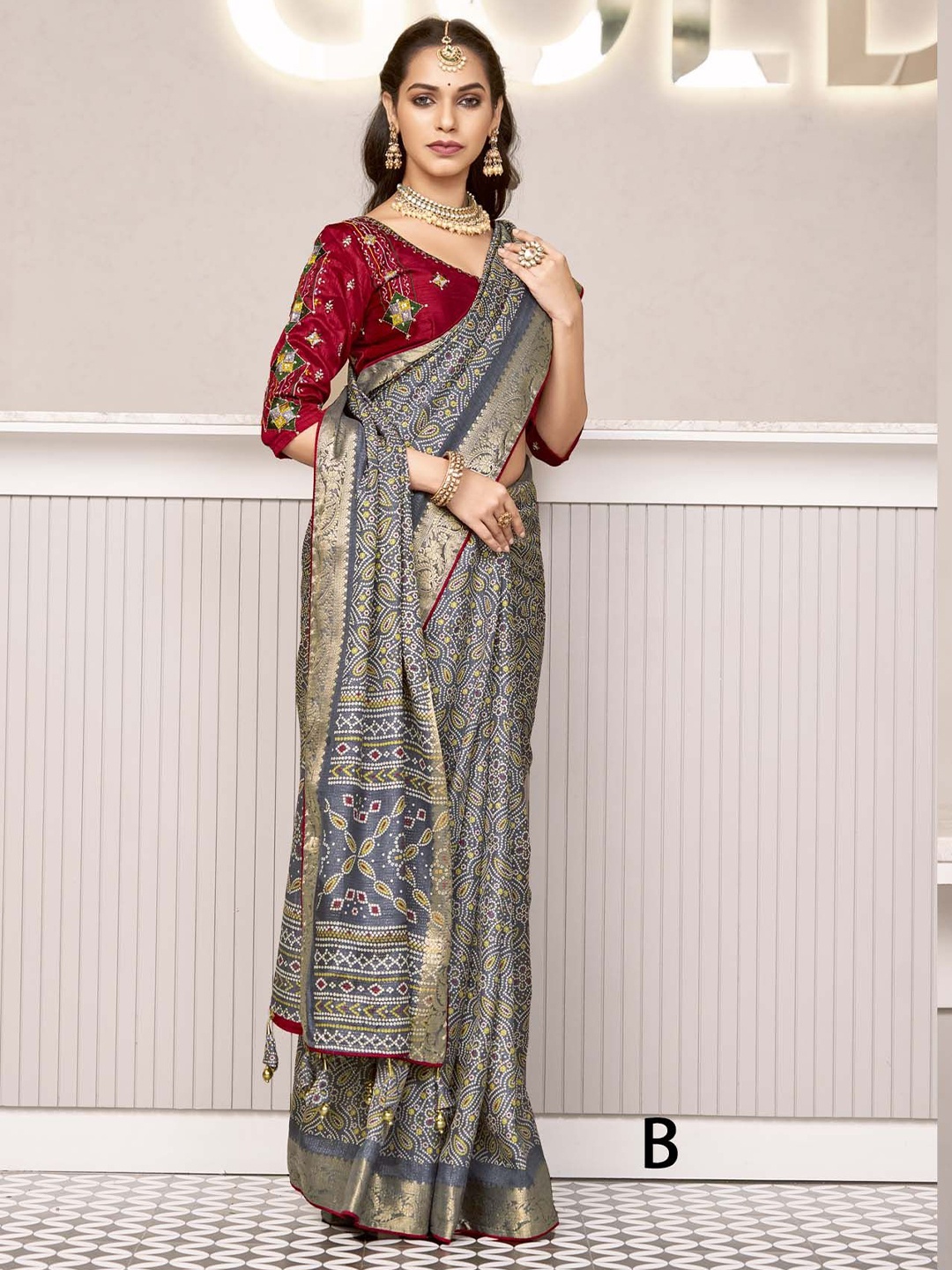 

A.V.M. SILK MILLS Zari Pure Crepe Bandhani Saree, Grey