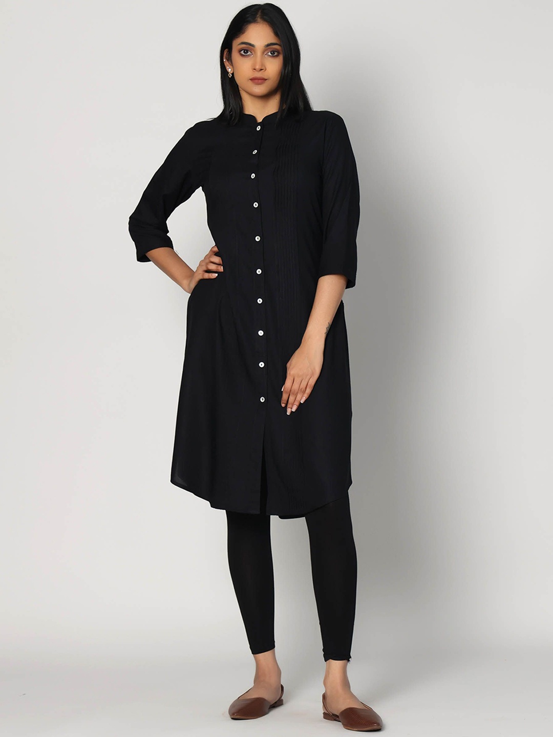 

Hassu's Mandarin Collar Straight Kurta, Black