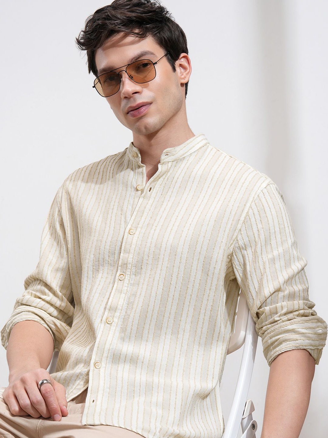 

HIGHLANDER Men Chinelle Yarn Textured Striped Mandarin Collar Relaxed Shirt, Cream