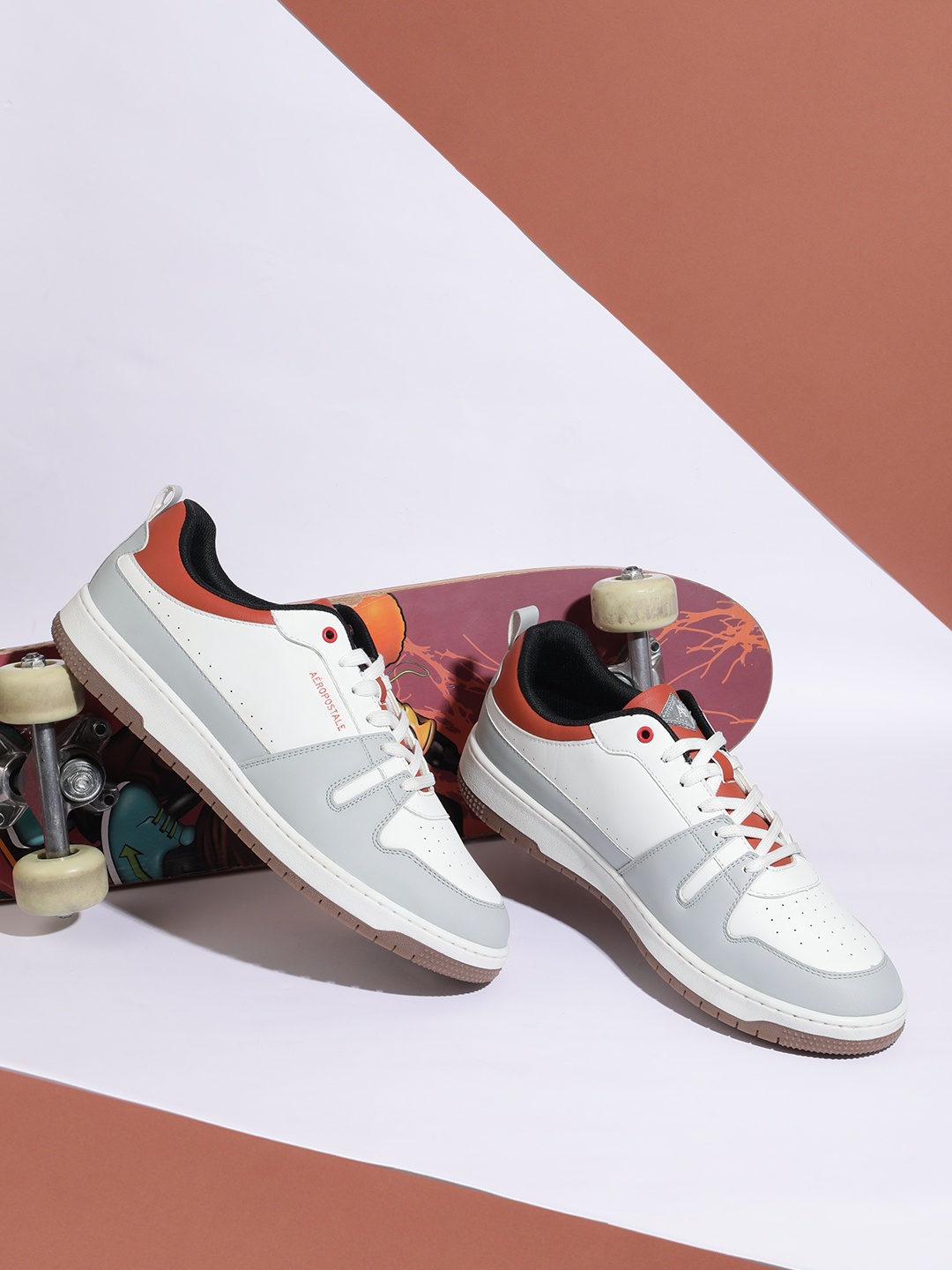 

Aeropostale Men Colourblocked Sneakers, White