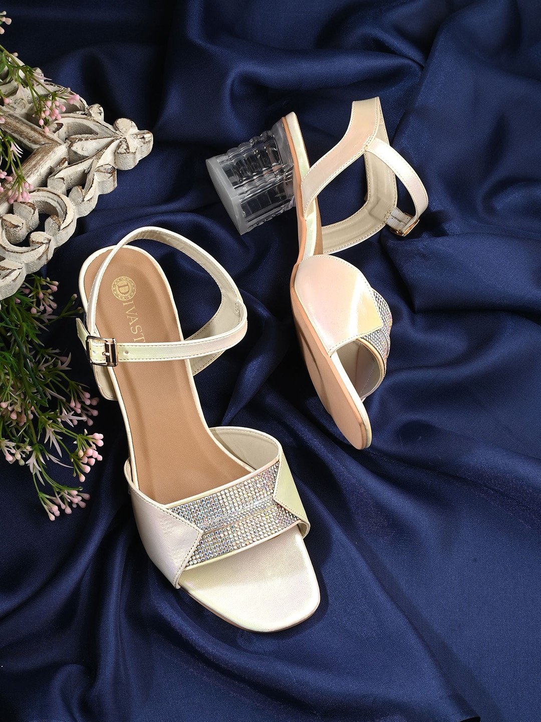 

DIVASTRI Women Embellished Block Sandals, Off white