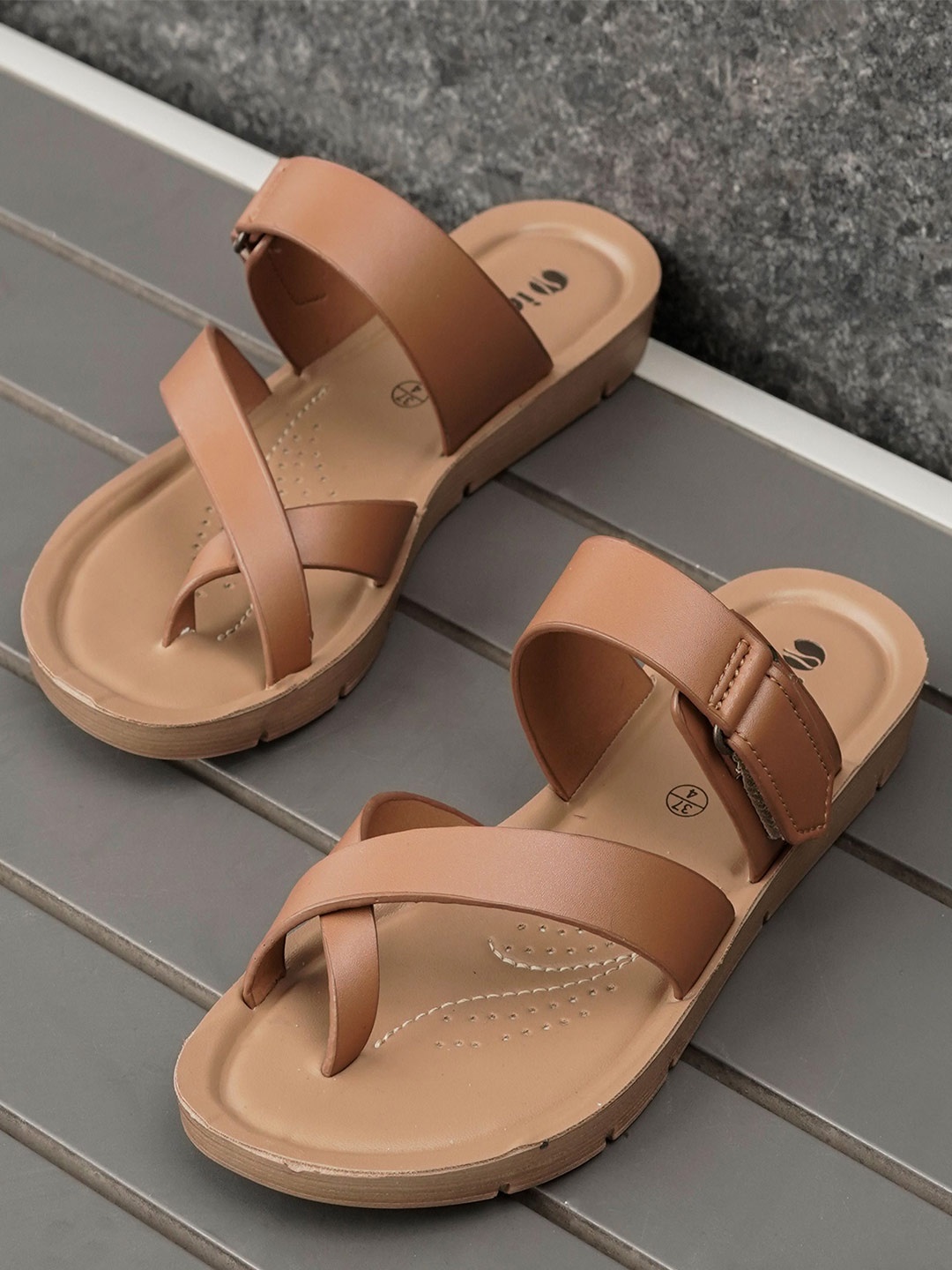 

Inblu Women One Toe Flats, Tan