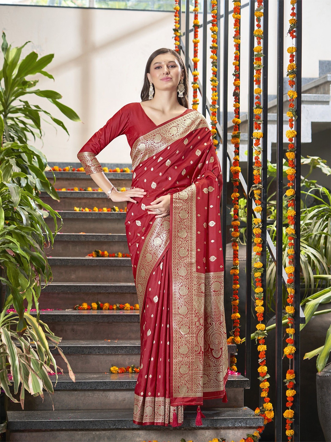 

SAREETHNIC Woven Design Pure Silk Banarasi Saree, Red