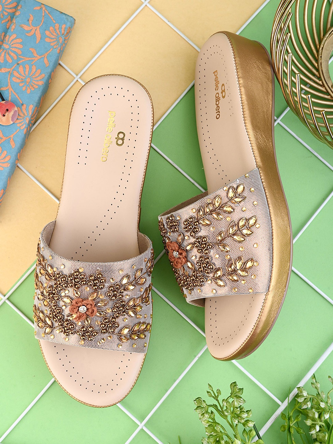 

pelle albero Women Embellished Party Open Toe Flats, Copper
