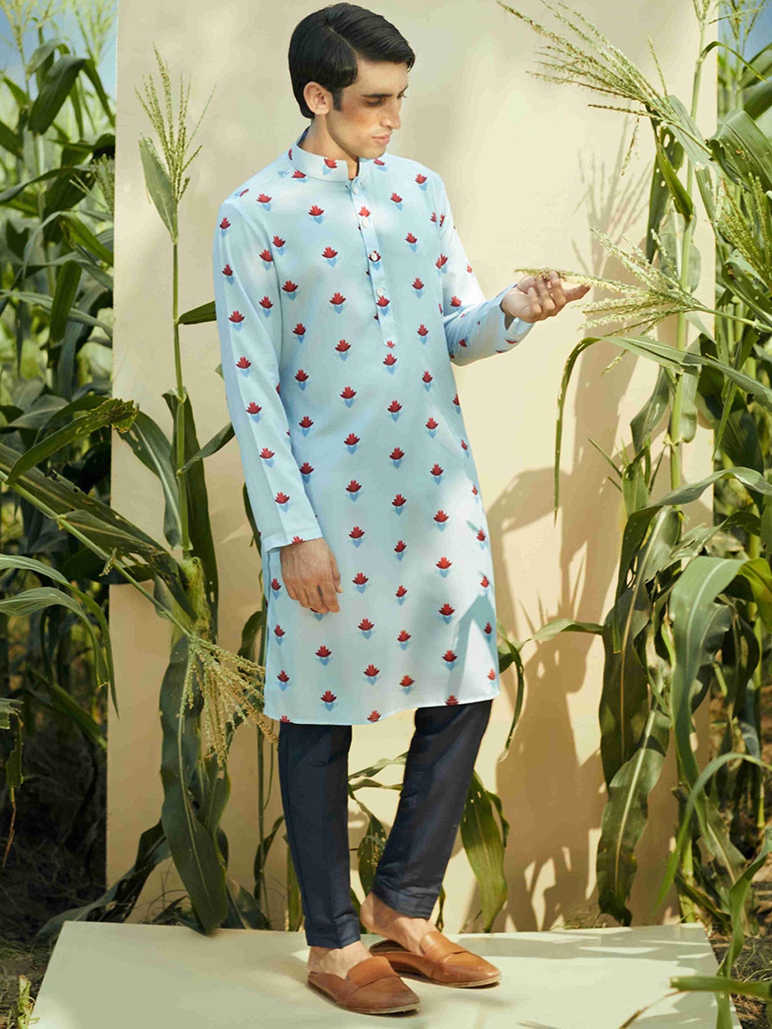 

Eleven Brothers Floral Printed Mandarin Collar Pure Cotton Kurta, Blue