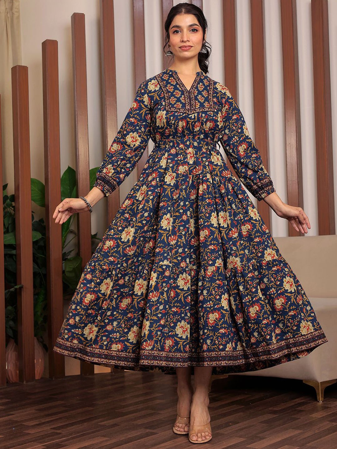 

GULAB CHAND TRENDS Women Ethnic Motifs Printed Bell Sleeves Belted Detail Kurta, Navy blue