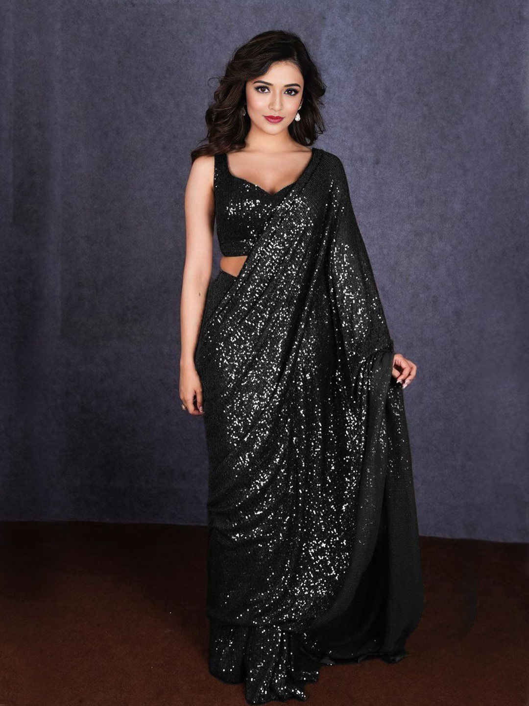 

ANJANI TEXTILE Embellished Sequinned Saree, Black
