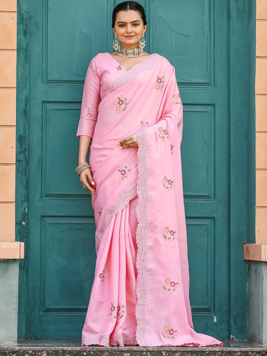 

DIVASTRI Floral Embroidered Tussar Saree, Pink