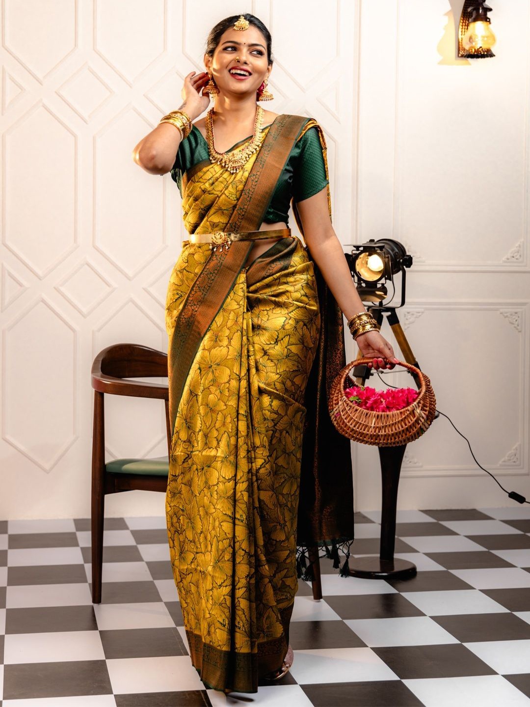 

DIVASTRI Woven Design Silk Blend Banarasi Saree, Yellow