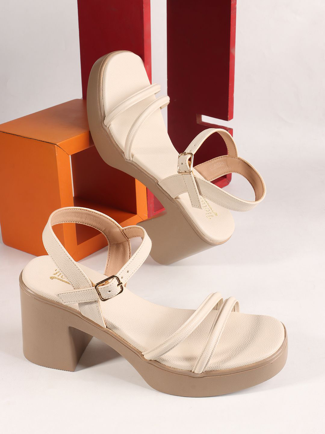 

The Roadster Lifestyle Co Women Wedge Heels, White