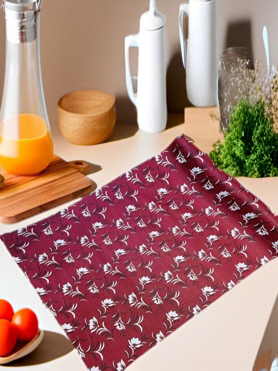 

REVEXO Red & White Printed Water-Resistant Shelf Liner
