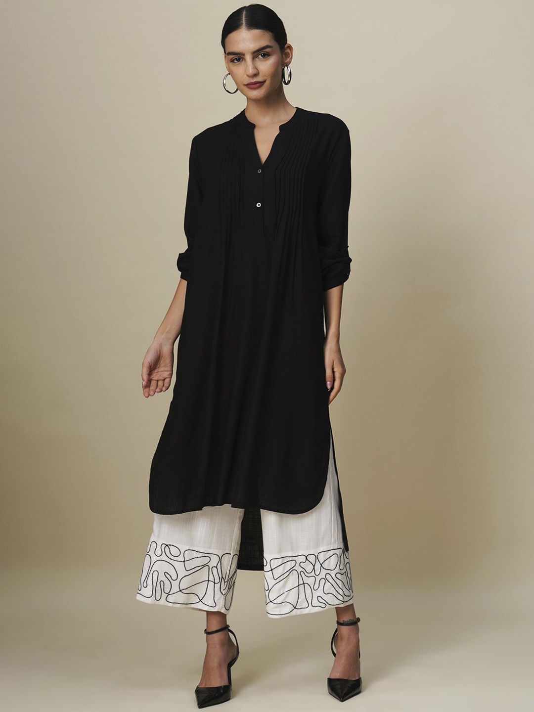 

Chemistry Mandarin Collar Kurta Set, Black