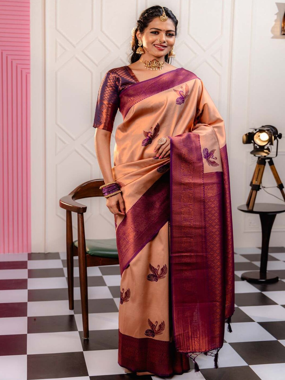 

DIVASTRI Woven Design Zari Banarasi Saree, Cream