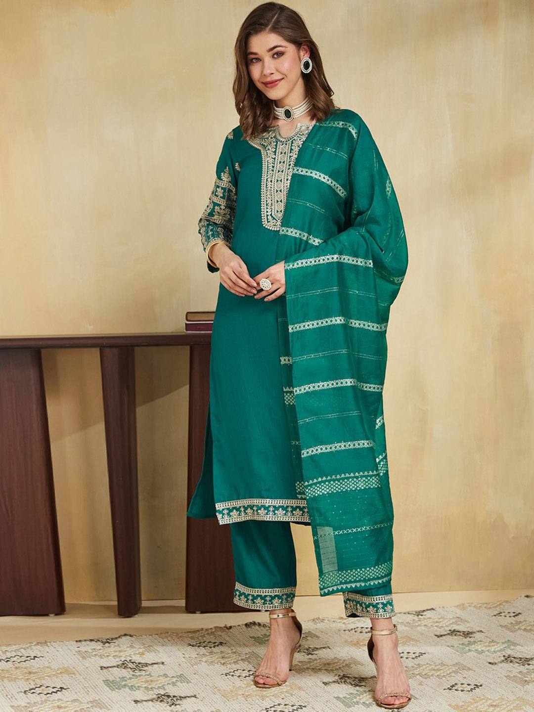

SKYLEE Floral Embroidered Straight Kurta With Trousers And Dupatta, Green