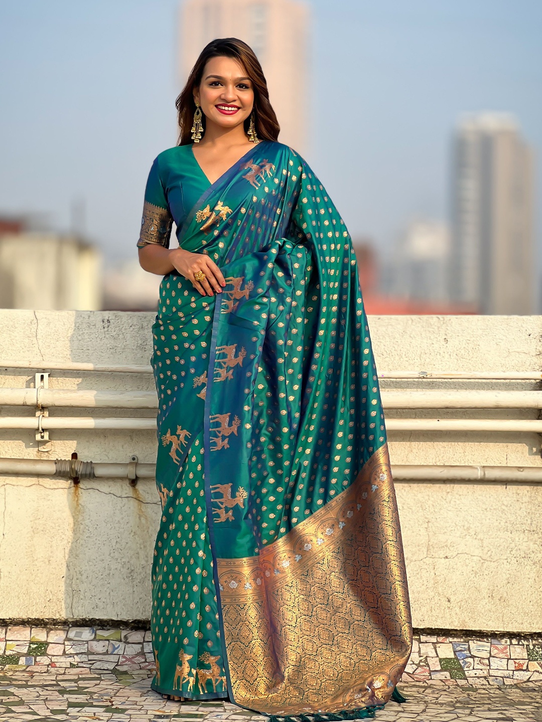 

Vintro Ethnic Motifs Zari Pure Silk Saree, Blue