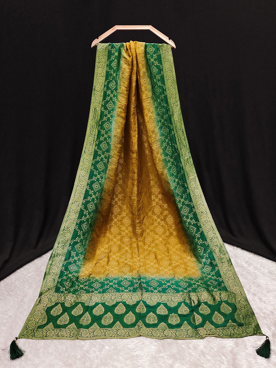 

Trendmalls Checked Woven Design Pure Silk Dupatta, Green