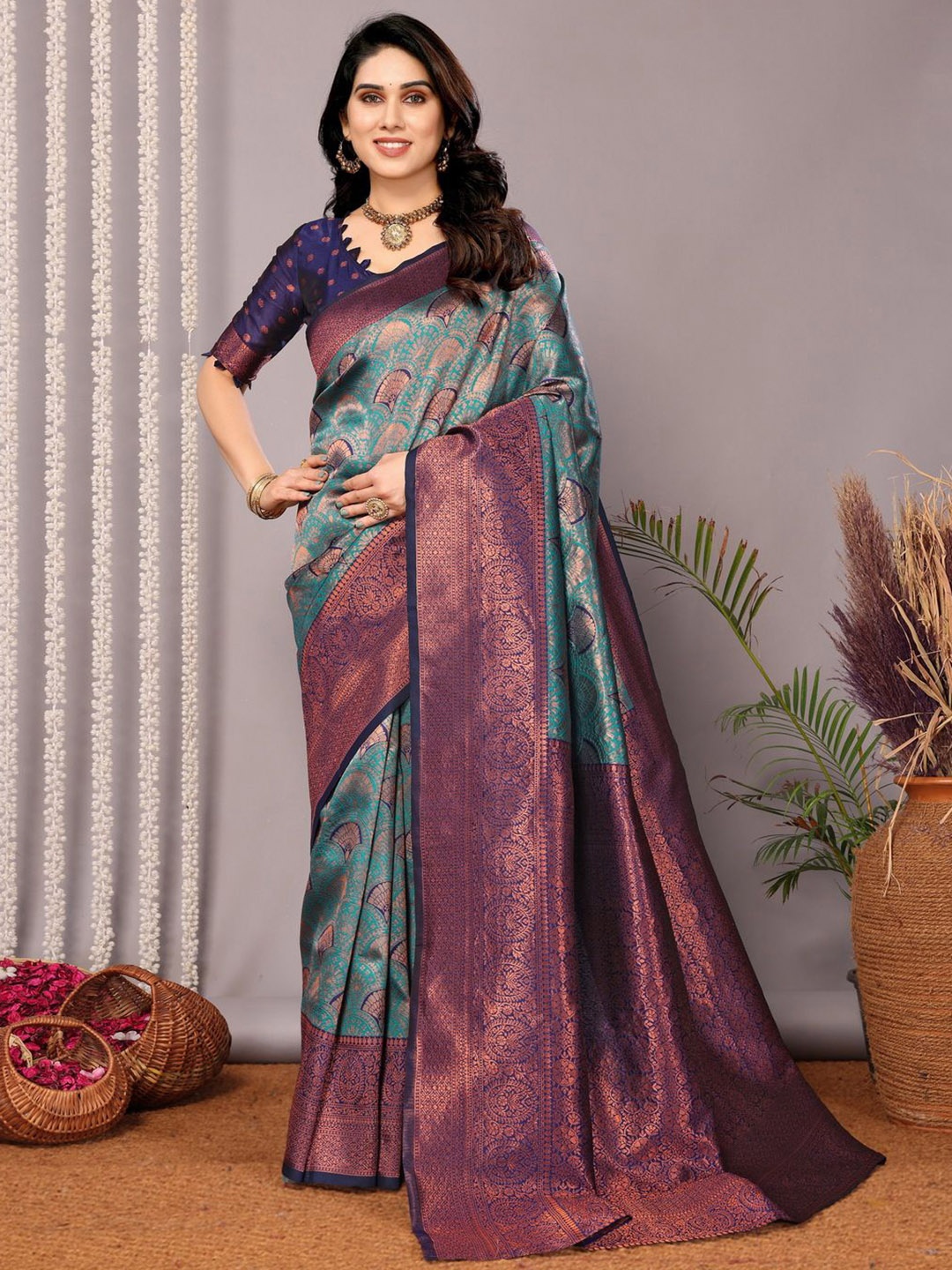 

DIVASTRI Woven Design Zari Silk Blend Banarasi Saree, Sea green