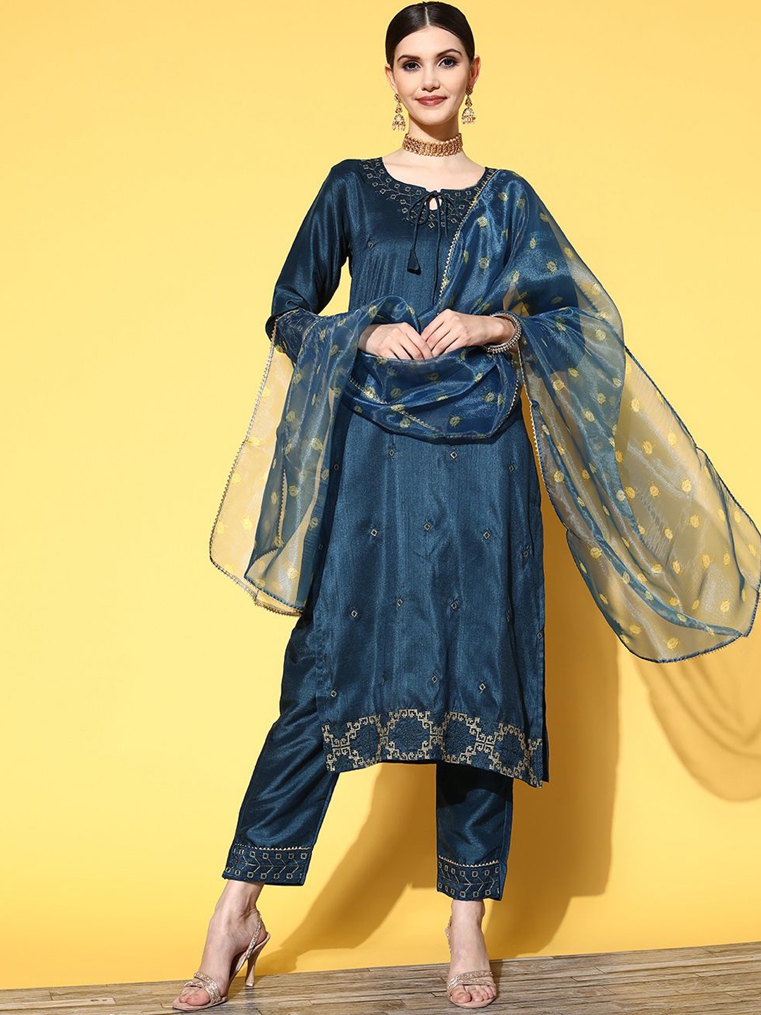 

DIVASTRI Women Embroidered Regular Gotta Patti Silk Chiffon Kurta with Trousers & With Dupatta, Blue