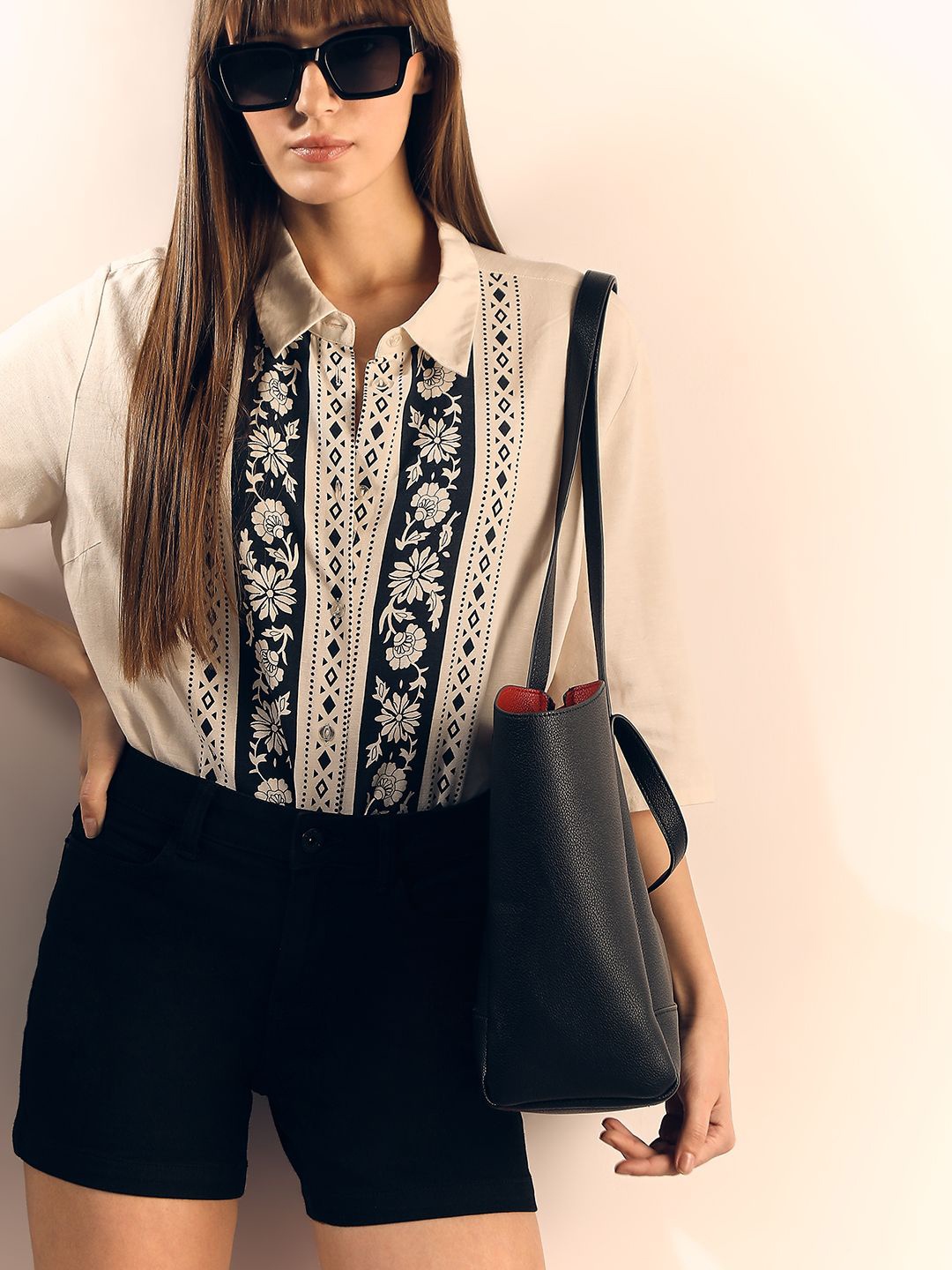 

Vero Moda Women Spread Collar Floral Printed Casual Shirt, White