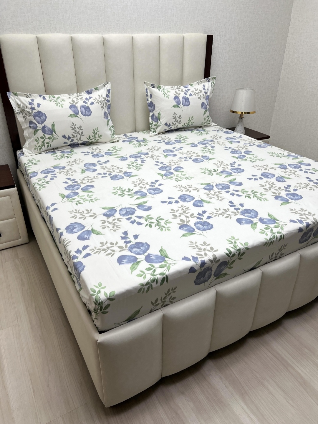 

Pure Decor Amulya White & Blue Floral Printed 330 TC Queen Bedsheet Set 2.28 m X 2.54 m