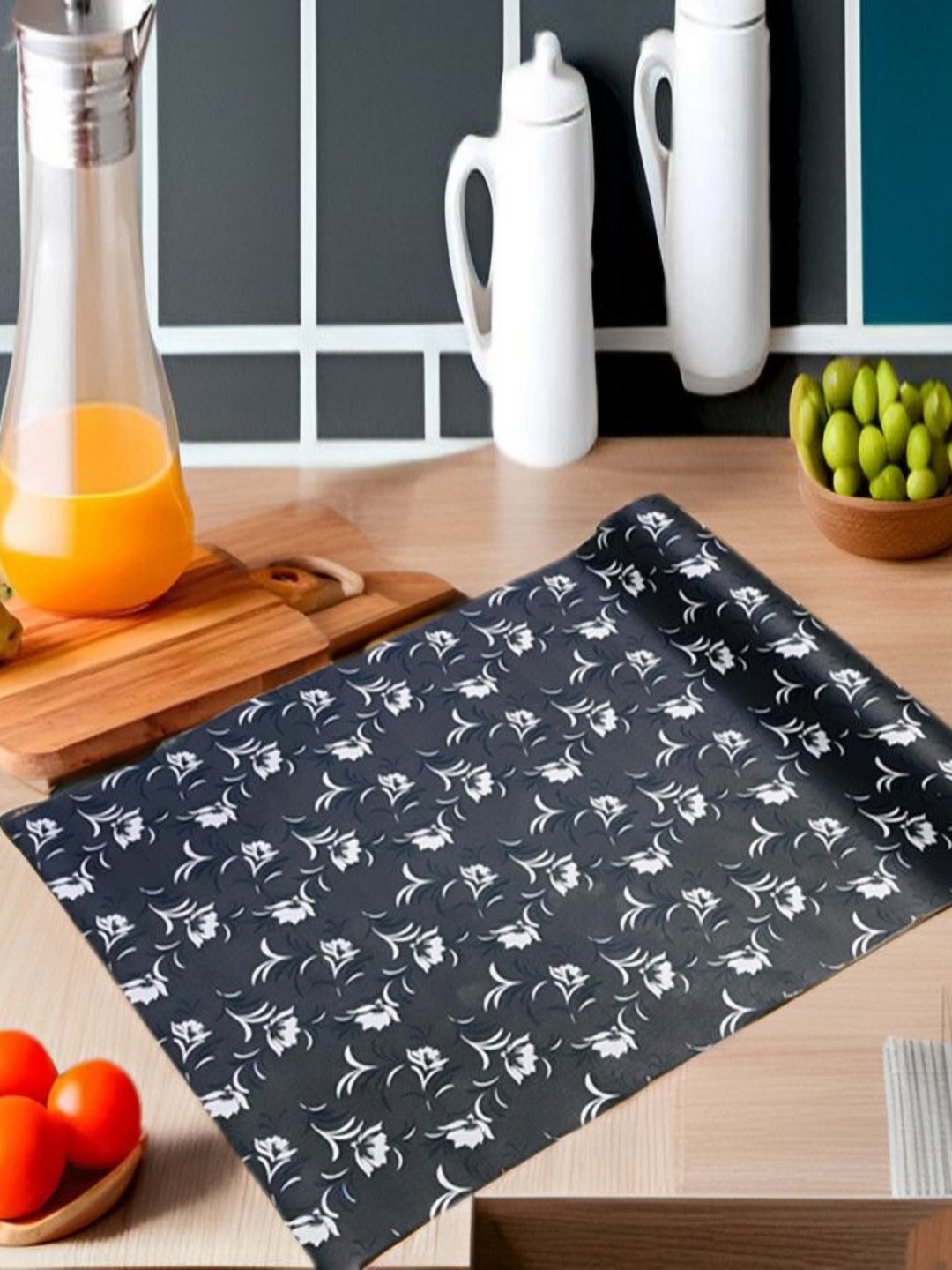 

REVEXO Grey & White Printed Water-Resistant Shelf Liner