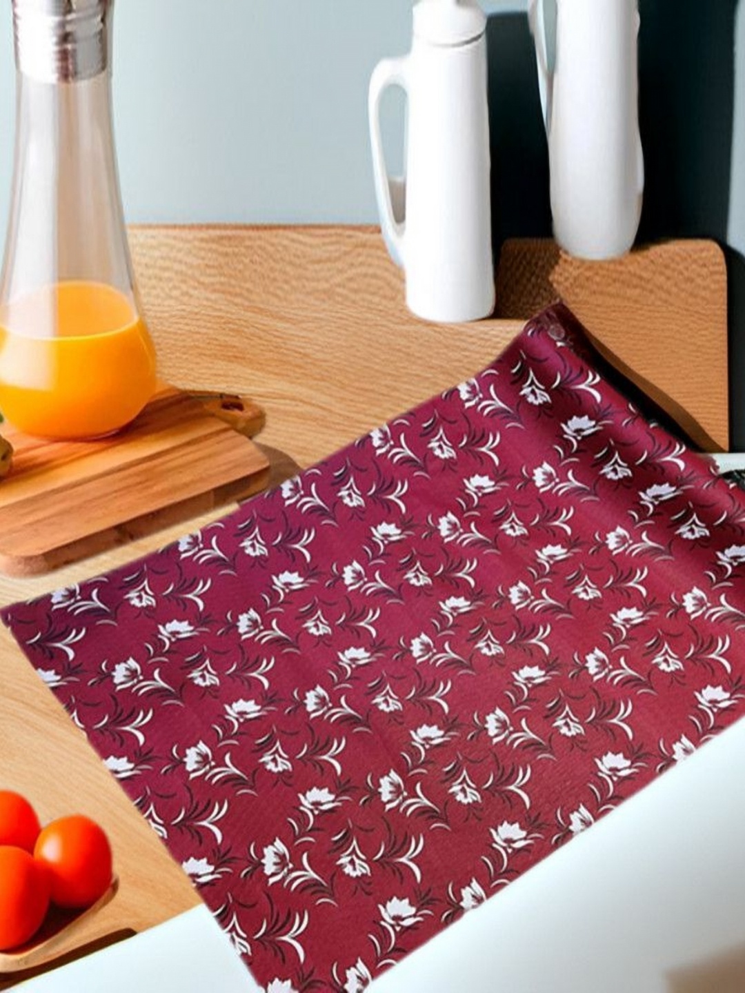 

REVEXO Maroon Printed Water-Resistant Shelf Liner