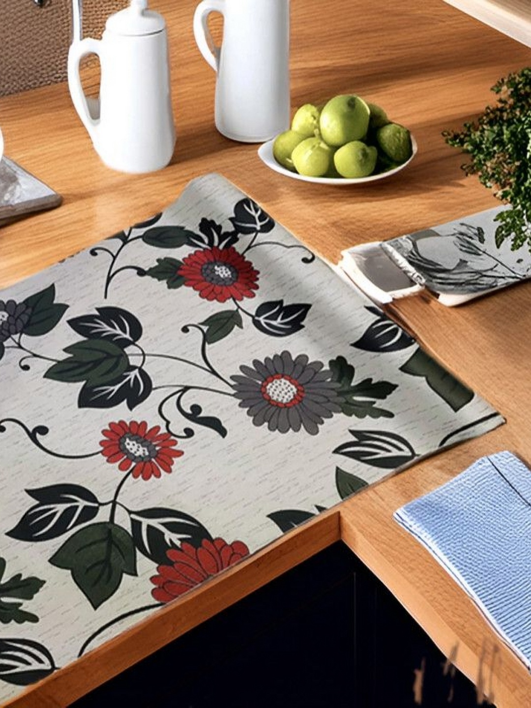 

REVEXO Grey & Red Printed Water-Resistant Shelf Liner