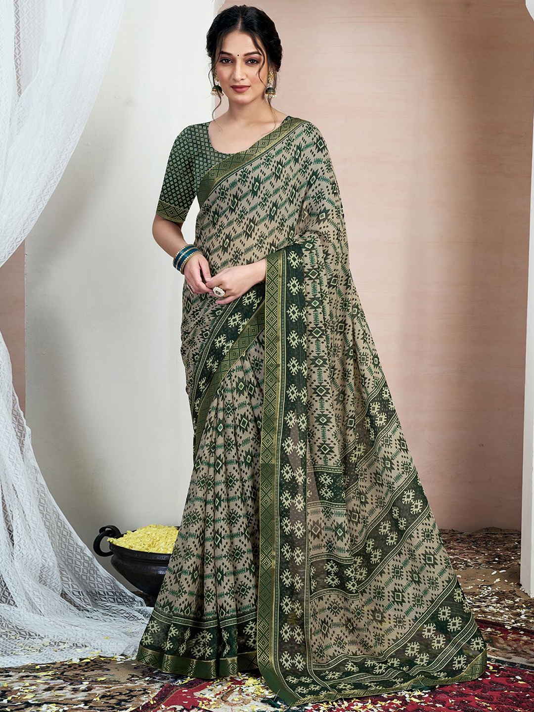 

KALINI Geometric Printed Zari Pure Chiffon Ikat Saree, Green