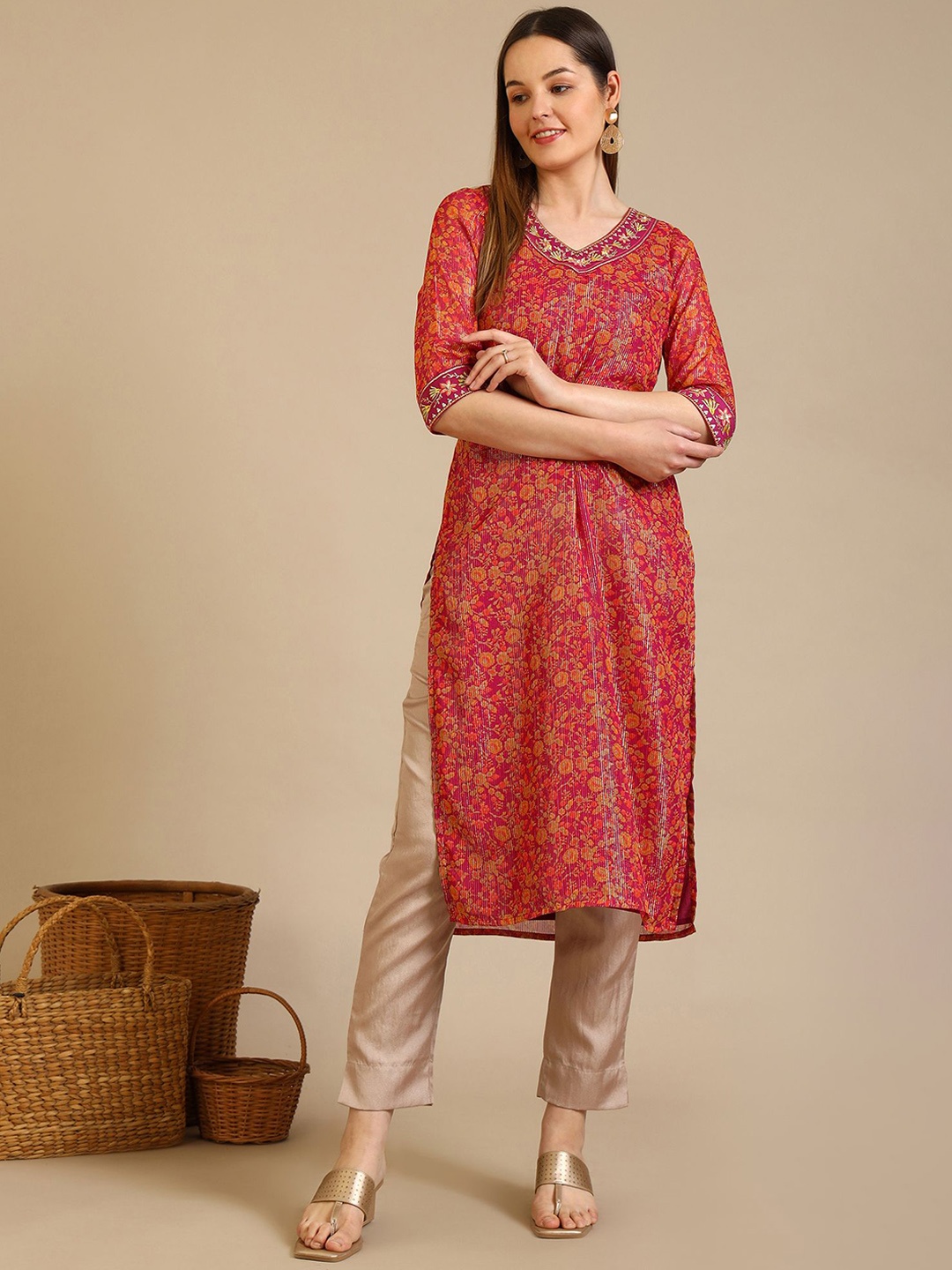 

AURELIA Ethnic Motifs Printed Sequinned V-Neck Straight Kurta, Red