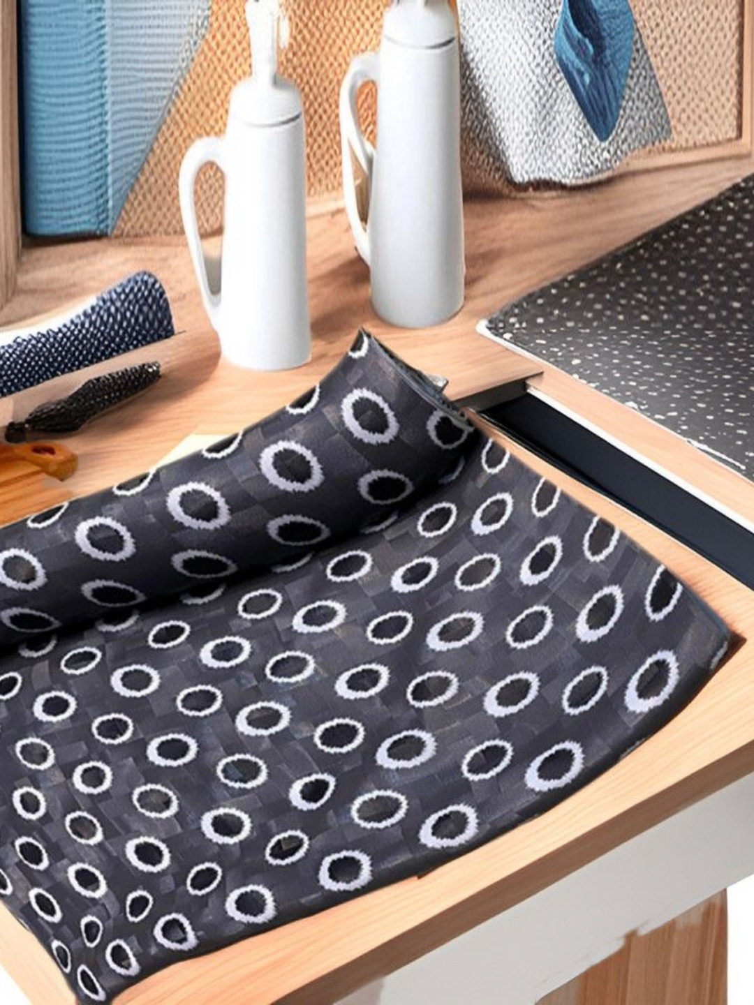 

REVEXO Grey & White Printed Water-Resistant Shelf Liner