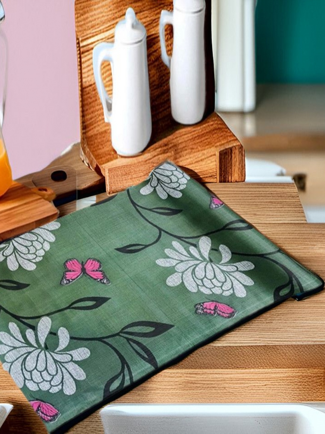 

REVEXO Green & White Printed Water-Resistant Shelf Liner