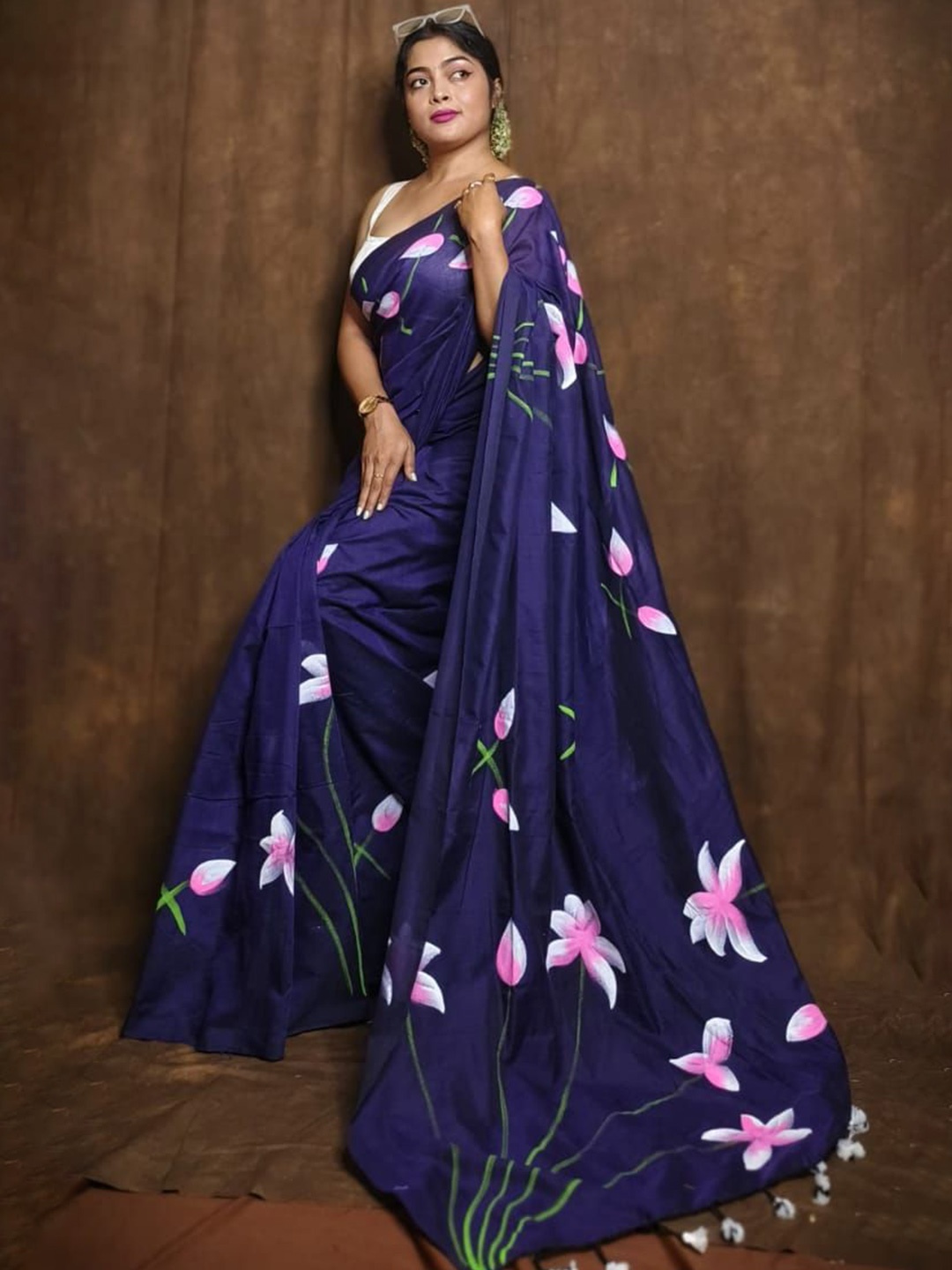

SRILOK Floral Printed Pure Cotton Saree, Navy blue