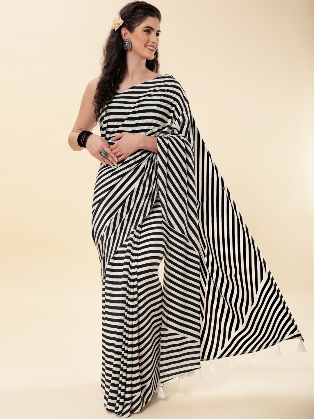 

Suha Striped Pure Crepe Saree, Black