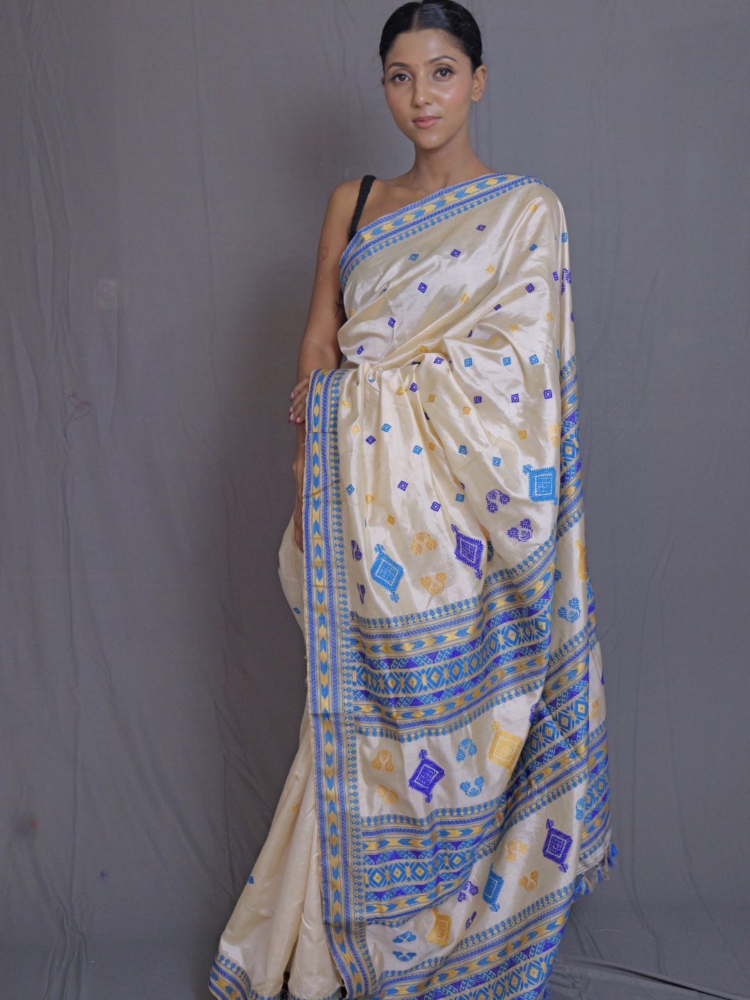 

Mayuri Silk Ethnic Motifs Pure Silk Tussar Saree, White