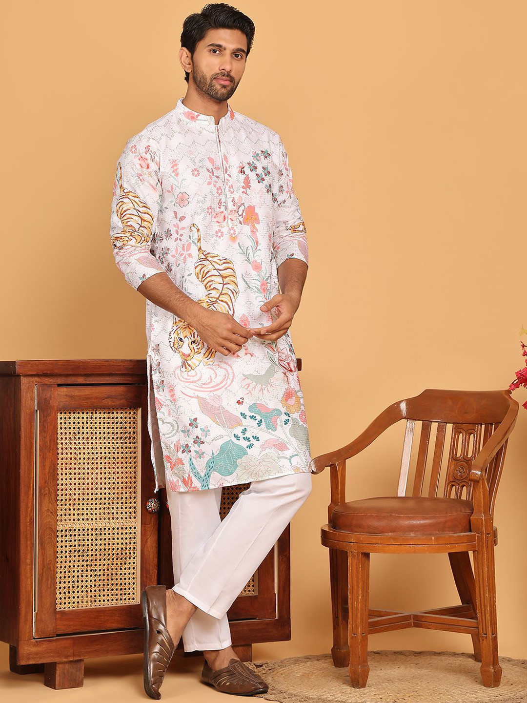 

Anouk White Floral Printed Mandarin Collar Sequinned Kurta With Pyjamas