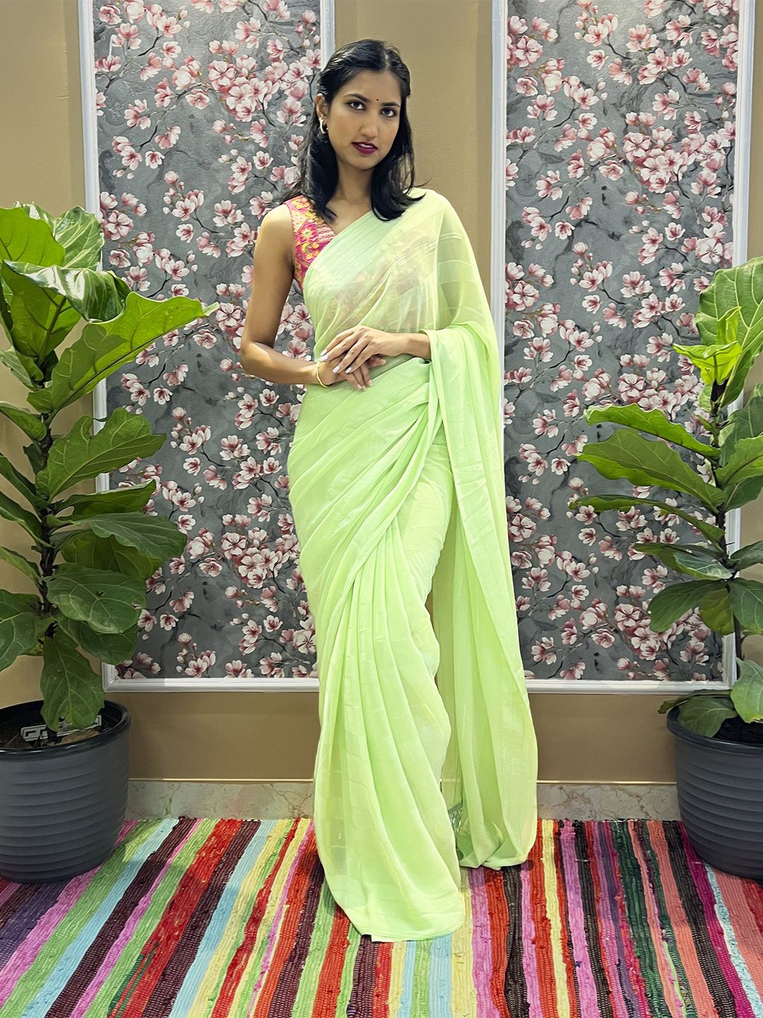 

HELLA FASHIONS Striped Saree With Blouse Piece, Green