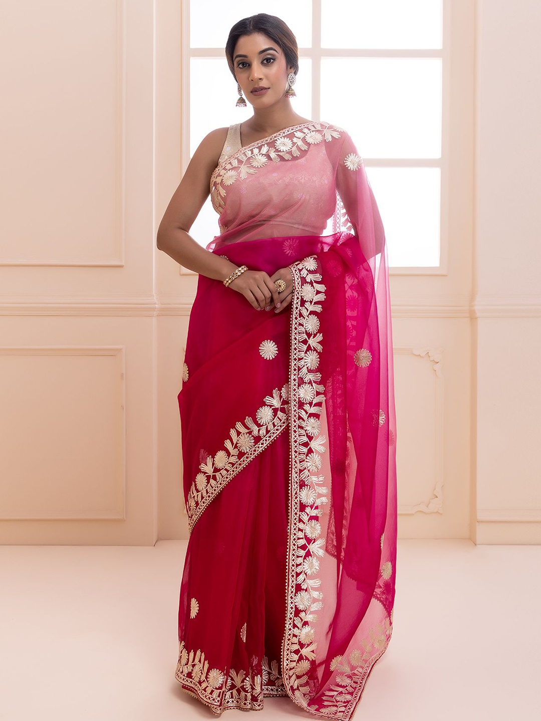 

Geroo Luxe Women Embroidered Organza Saree, Pink