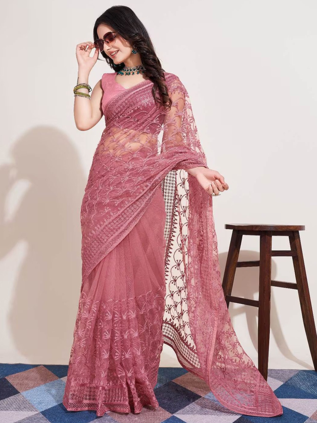 

Aika Embellished Embroidered Saree, Pink