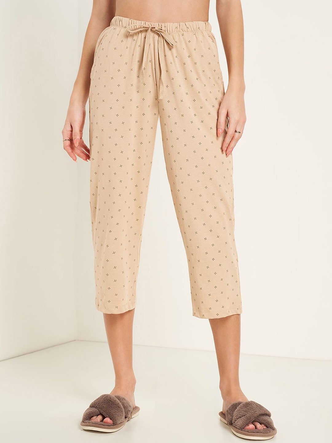 

Dreamz by Pantaloons Women Cotton Mid Rise Capris, Beige