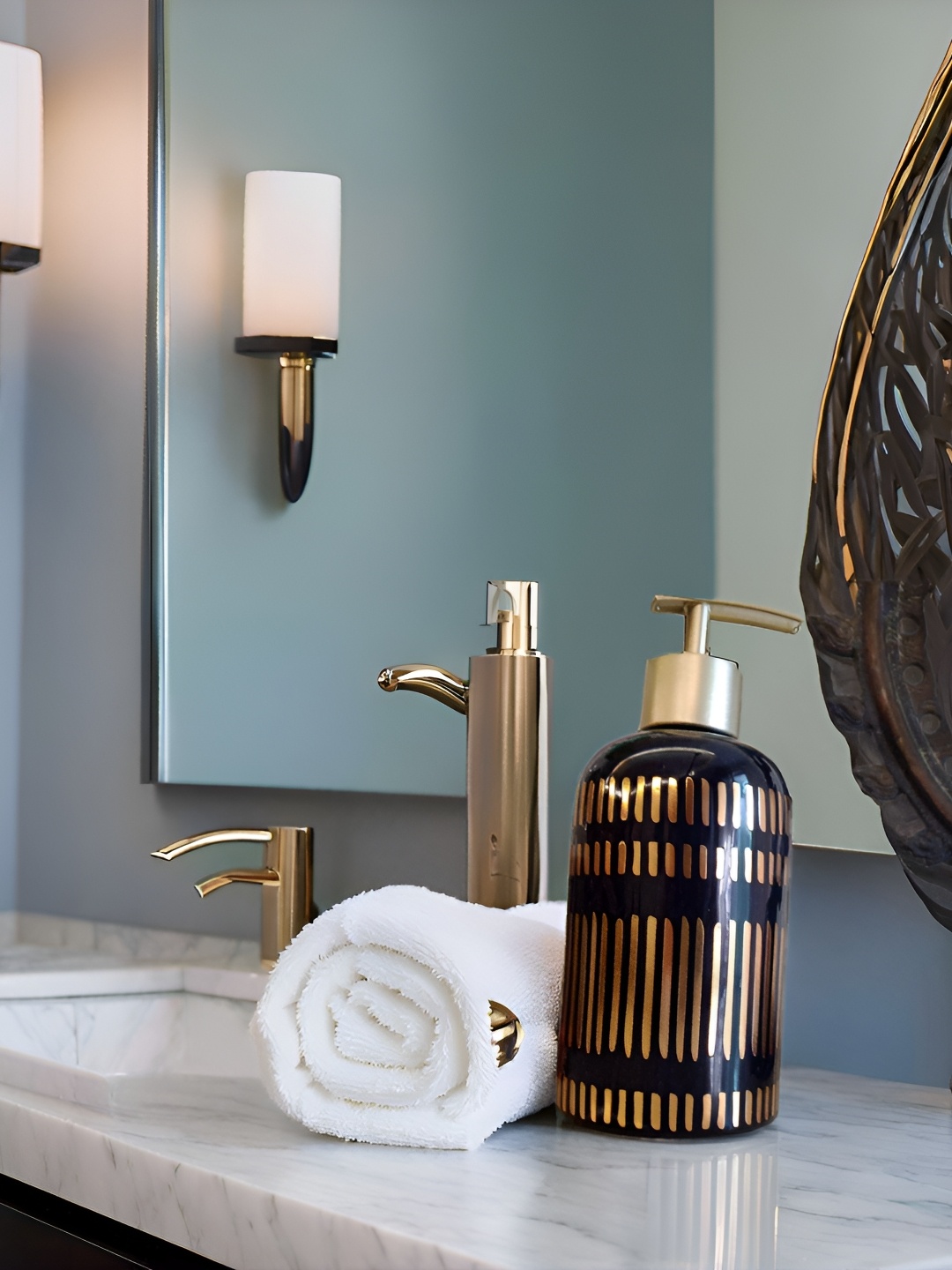 

Shreedah Black & Gold-Toned Geometric Glossy Ceramic Soap Dispenser