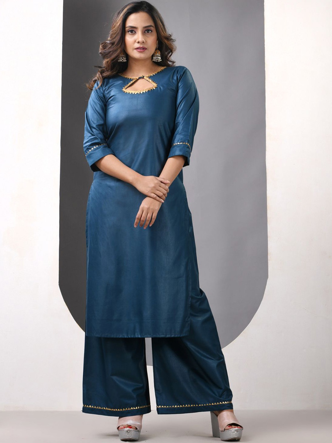 

Charukriti Gotta Patti Keyhole Neck Straight Kurta With Palazzos, Teal