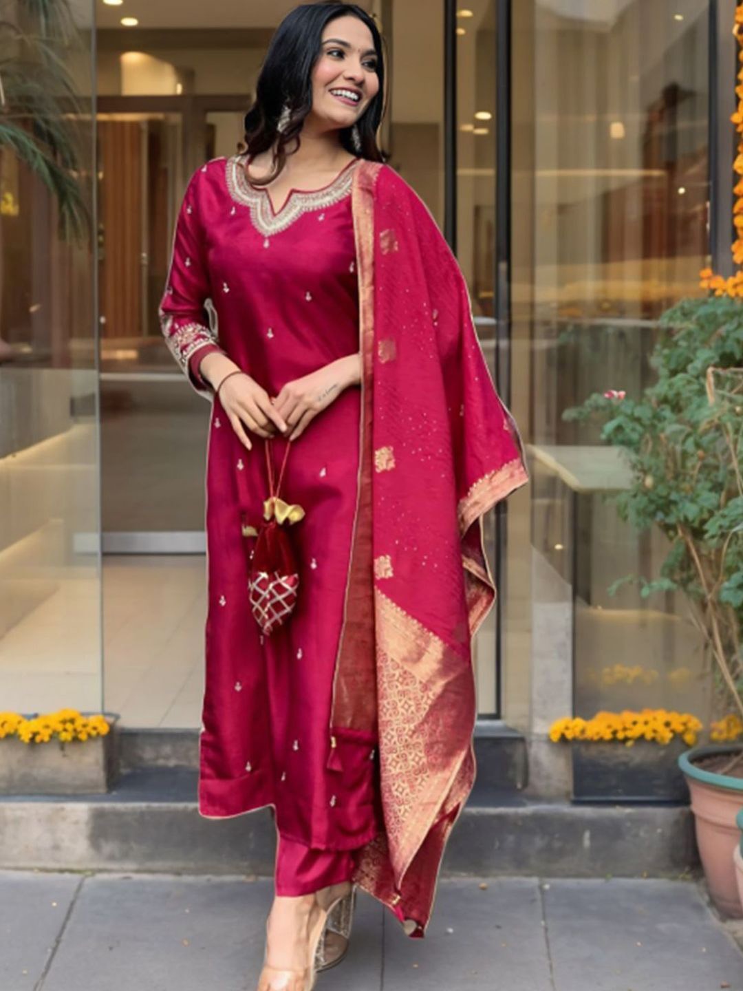 

DIVASTRI Ethnic Motifs Embroidered Notch Neck Straight Kurta With Trousers & Dupatta, Maroon