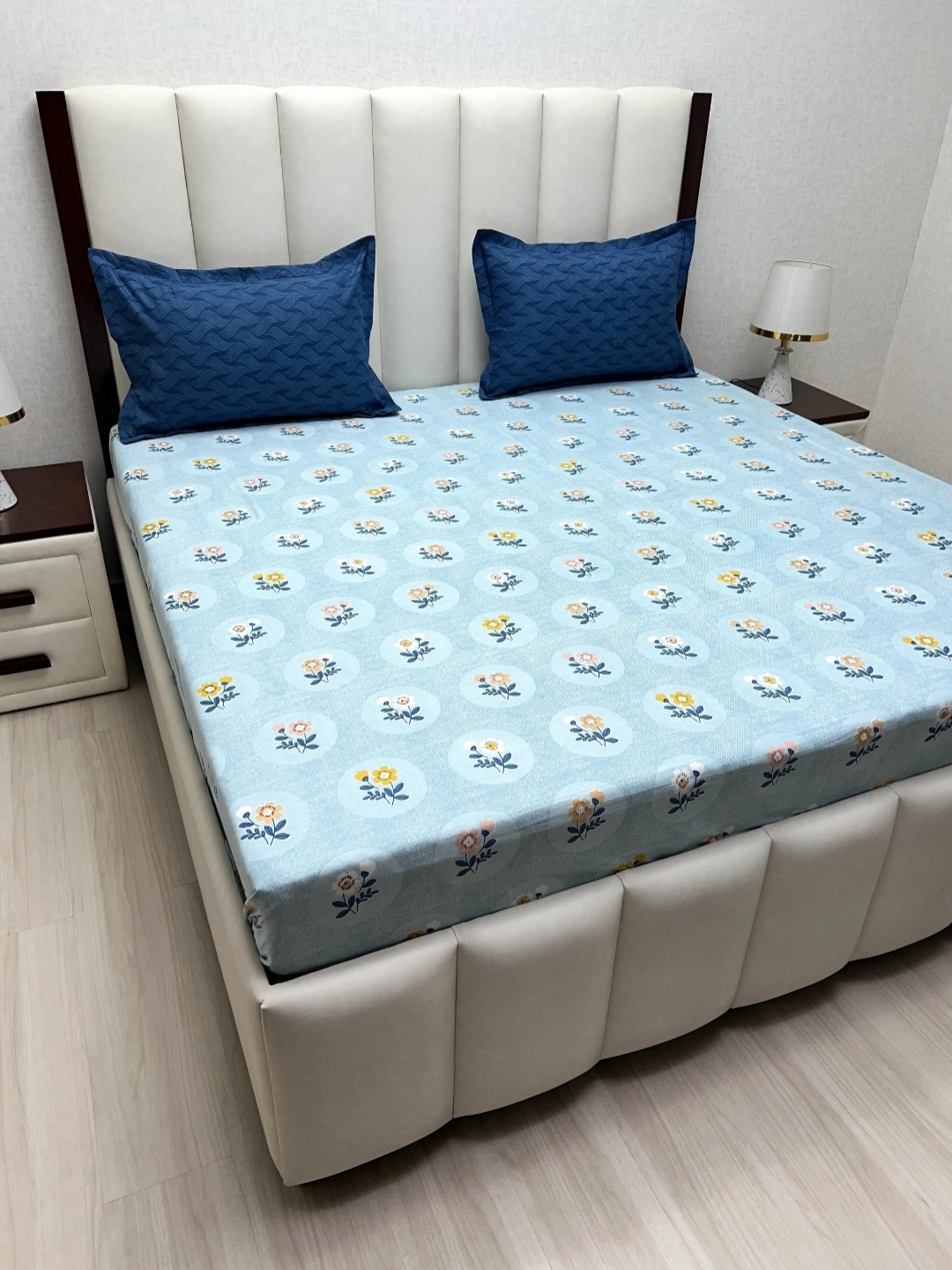 

Pure Decor Blue & White Floral King Bedsheet Set 2.74 m x 2.74 m