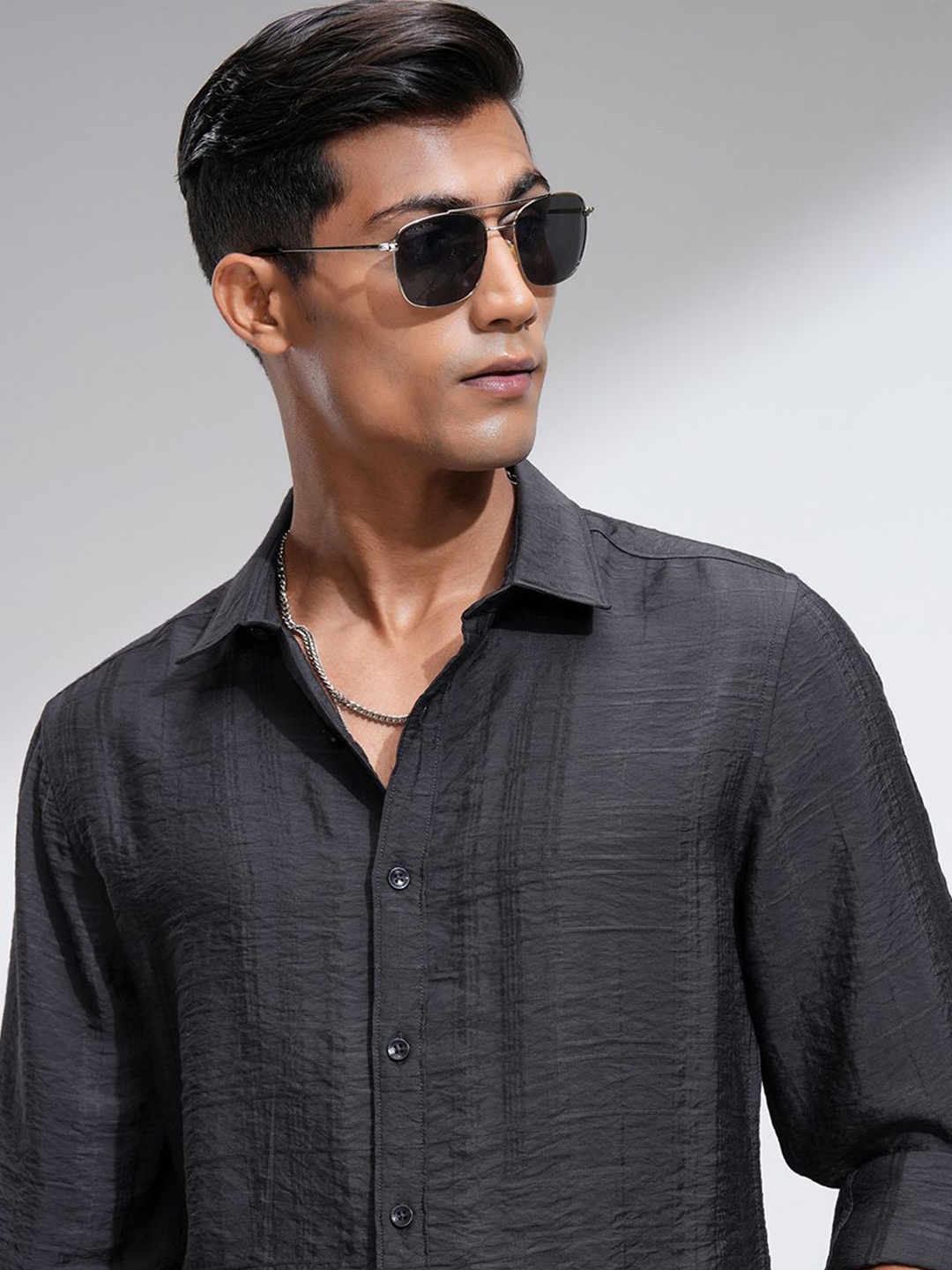 

HIGHLANDER Men Cutaway Collar Textured Casual Shirt, Grey